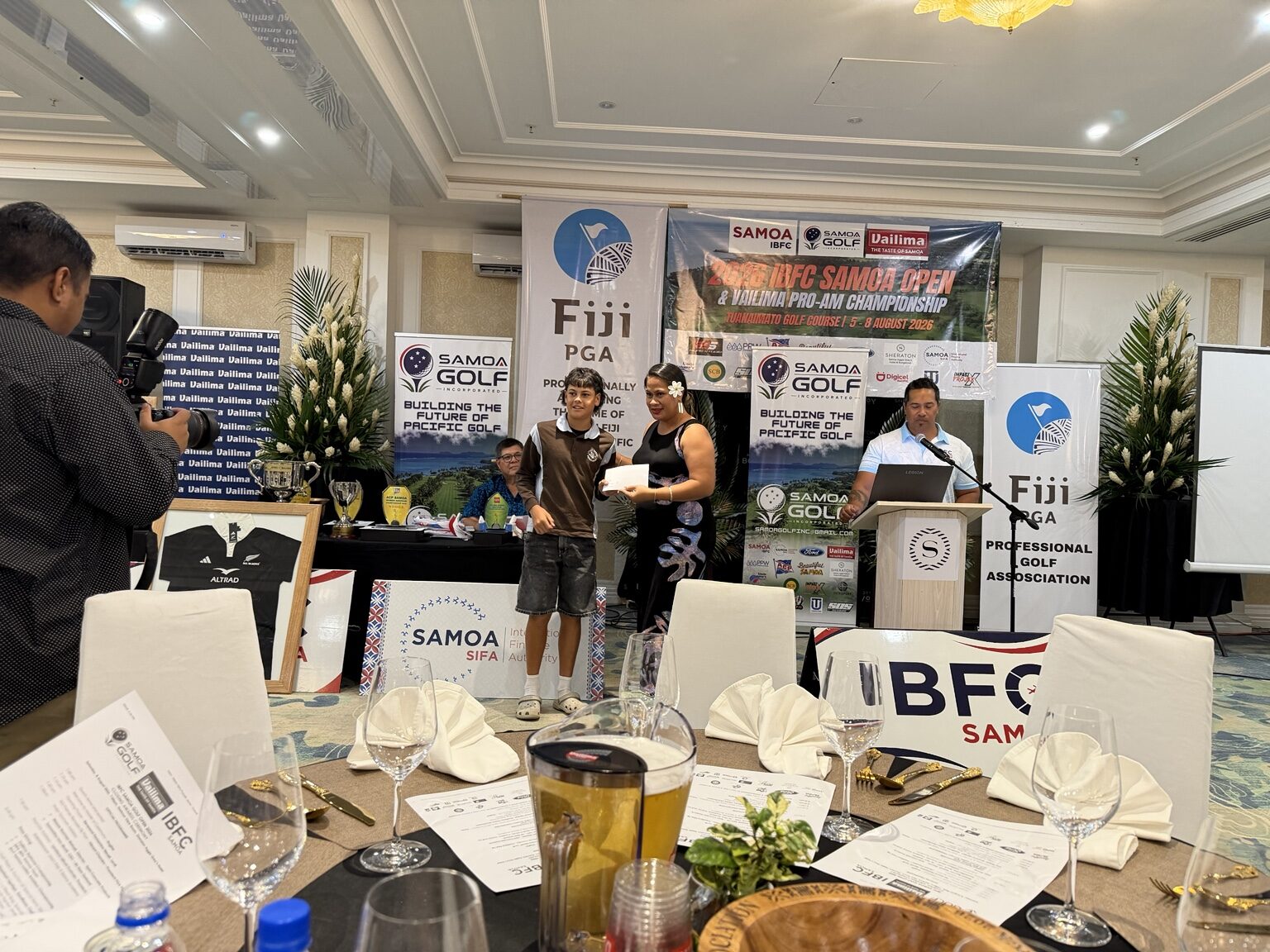 An award being presented during the Samoa Open closing function